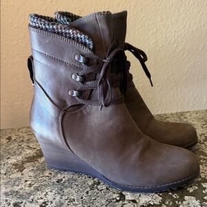Elegant Brown Wedge Ankle Boots